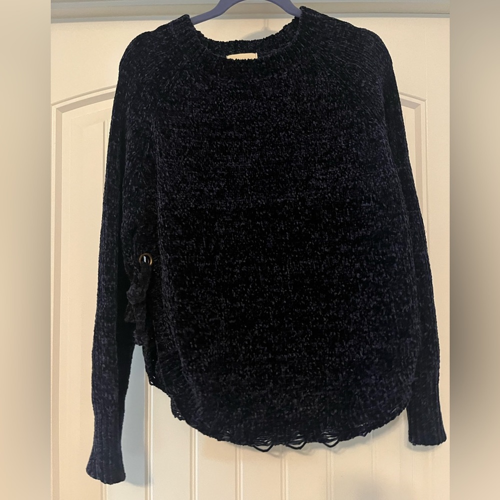 Vestique distressed soft sweater